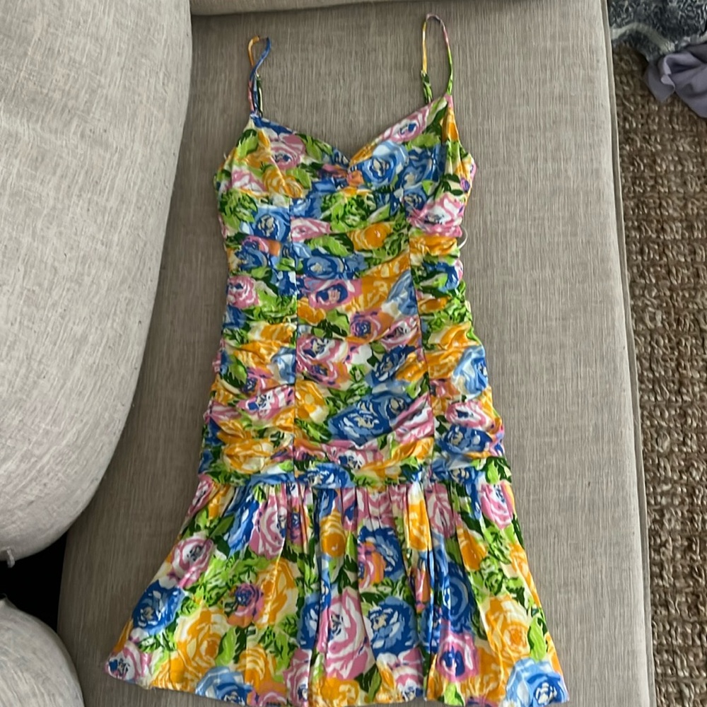 Zara mini dress size XS. Barely worn super cute and fitted on!